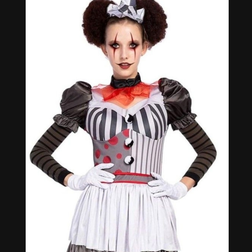 Womans creepy clown costume